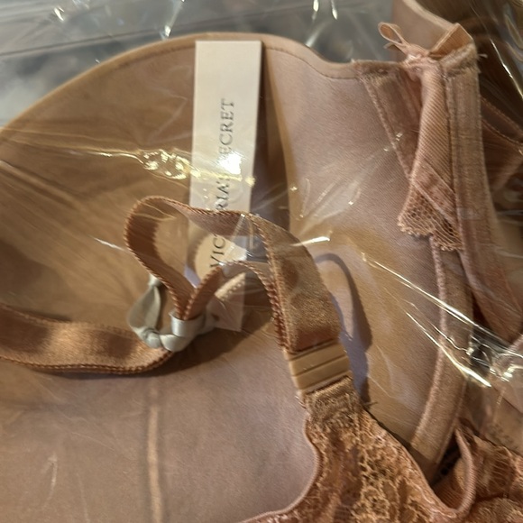 Victoria Secret -DREAM ANGELS
Smooth Push-Up Bra with Lace-NEW - Picture 4 of 7